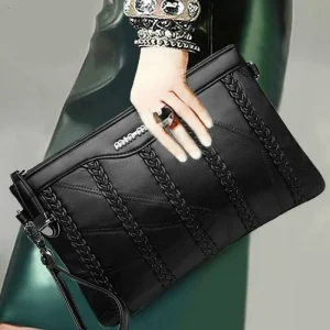 2024 New Single Shoulder Bag Women's Bag Fashionable New Atmosphere Change Handheld Bag Insert Lock Envelope Bag